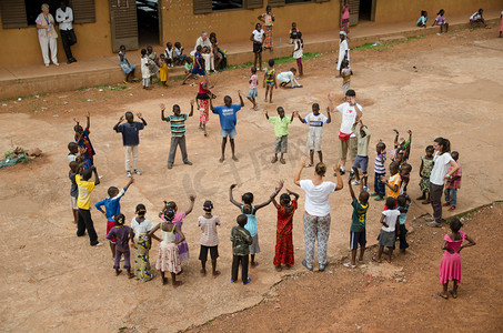 学校室外场景摄影照片_非洲儿童附近巴马科
