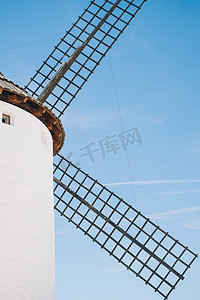 荷兰风车建筑物摄影照片_传统的风车，托莱多西班牙