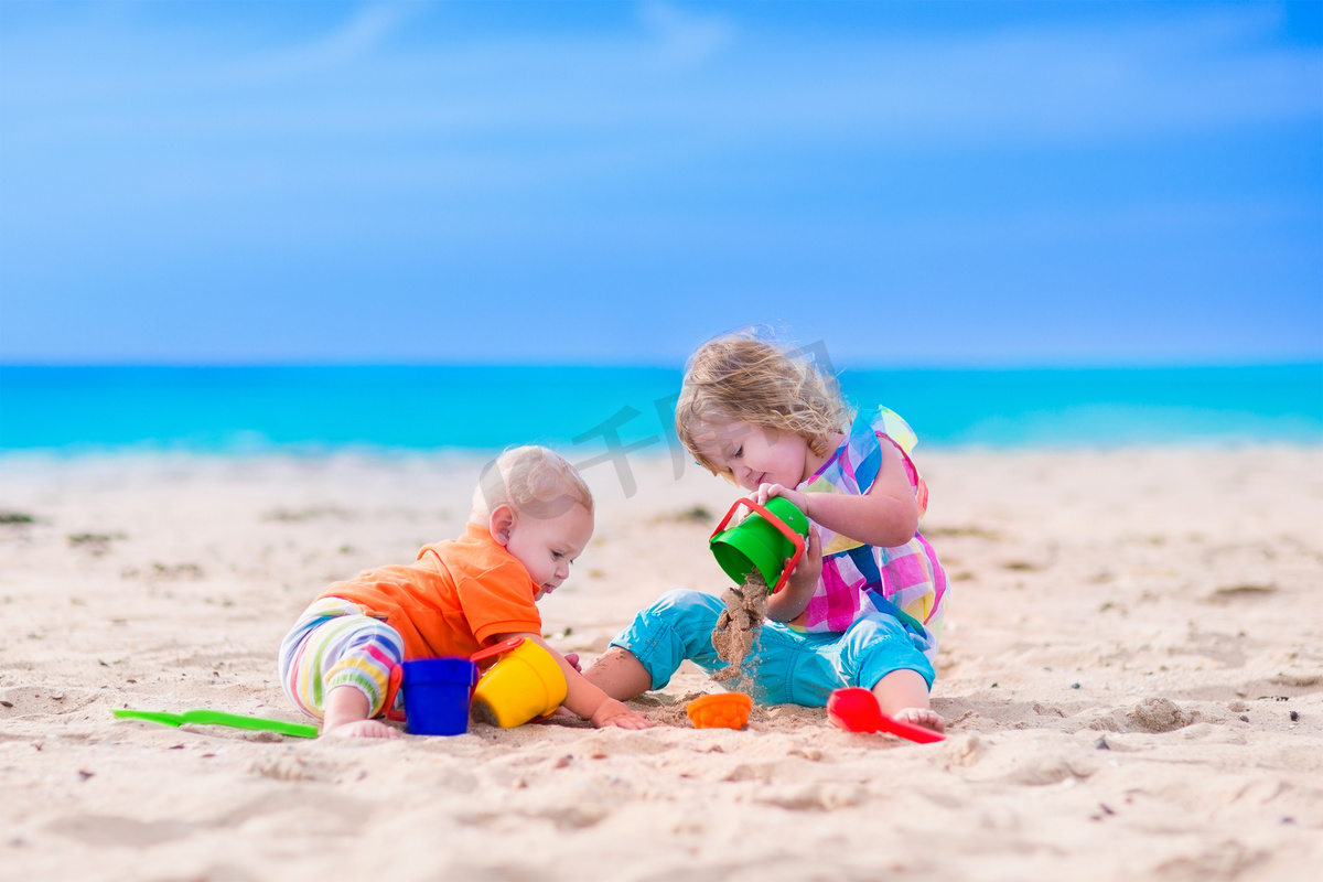 【沙滩玩耍的小孩2摄影图片】石化风光摄影_太平洋电脑网摄影部落