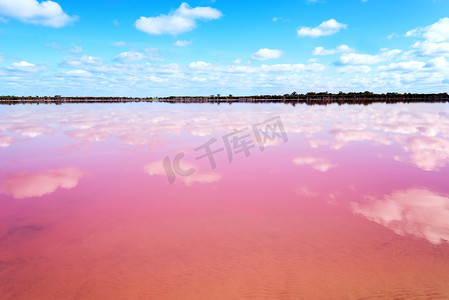 西部地区摄影照片_西部澳大利亚粉红色的咸水湖
