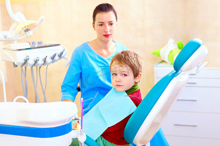 小的时候，病人在检查时在牙科诊所