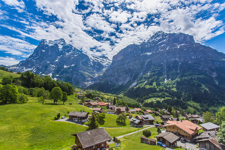 房子自然摄影照片_瑞士山区景观