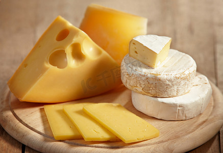 奶酪摄影照片_各种类型的奶酪