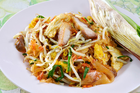 红色虾子摄影照片_泰国食品Pad Thai