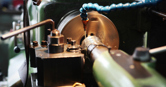 高精度jpg摄影照片_工厂高精度研磨机的金属精加工