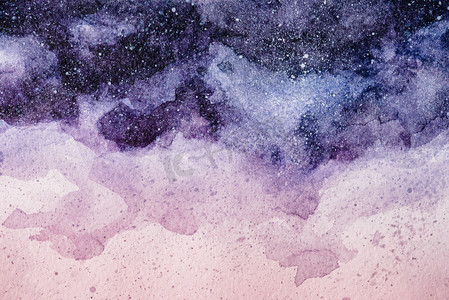 紫色夜空摄影照片_带紫色和粉红色水彩颜料背景的夜空画全帧图像