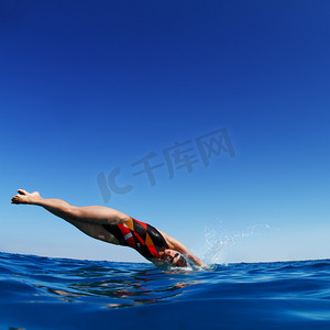 专业女游泳运动员