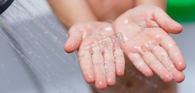 小孩子洗手用肥皂和水, 庄稼