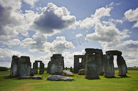 趣仲夏夜摄影照片_巨石阵，在英格兰的巨石纪念碑建在 3000bc 附近