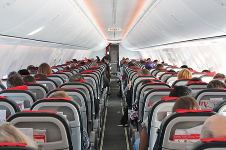 飞机内部摄影照片_飞机客舱座位飞行通道 