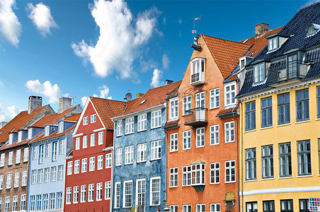 在哥本哈根，丹麦著名新港运河附近多彩丹麦房屋