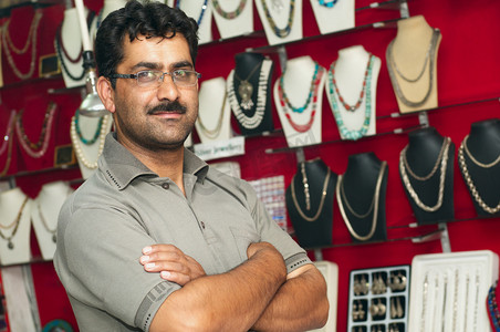 vendedor摄影照片_在印度的珠宝首饰店的卖家