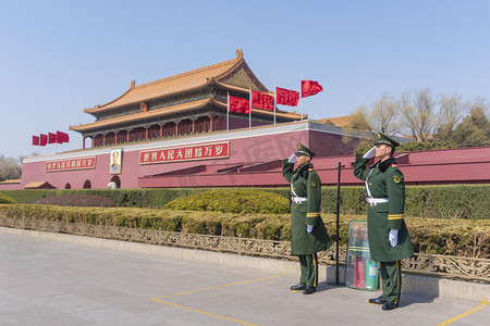 敬礼摄影照片_北京天安门与士兵敬礼