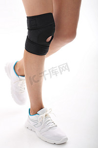 膝关节康复摄影照片_Knee stabilizer, helping with knee injuries