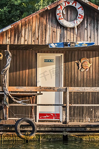 shack摄影照片_Old Weathered Wooden Summer Leisure Raft Hut On Sava River - Detail