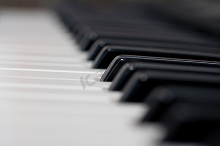钢琴吉他摄影照片_钢琴