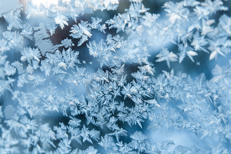 雪花冰摄影照片_有光泽的冬天冰窗花