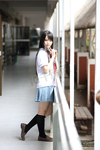亚洲学校的女孩 