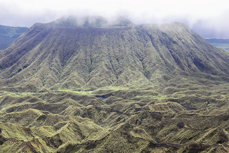 树干锥的 Marumligar 火山的火山口。瓦努阿图附近岛。5959