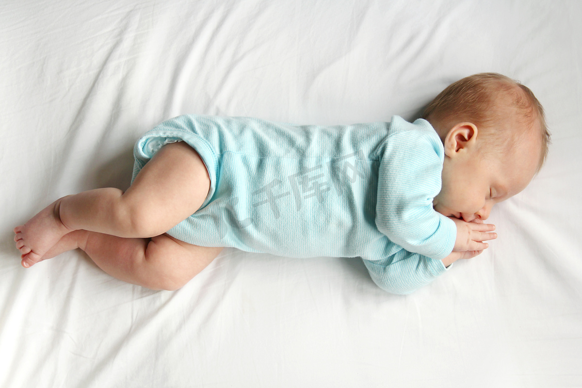 婴儿 新生 睡眠 刚出生的婴儿 可爱 可爱的 高加索 肖像图片下载 - 觅知网