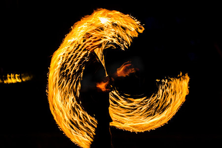 消防舞者摇摆火舞秀火秀舞男 jugglin