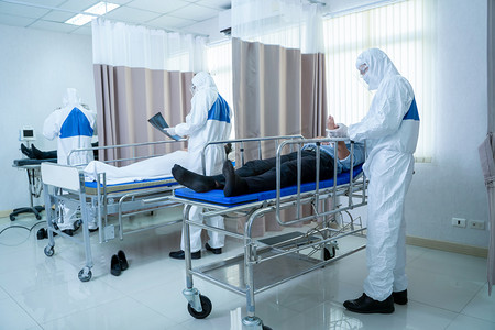 医生为病人治病的摄影图片-医生为病人治病的摄影作品-千库网