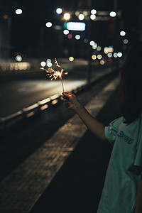 情人节春节烟花棒室外拍摄摄影图配图