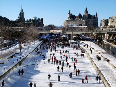 3d溜溜摄影照片_加拿大渥太华里多运河溜冰道上的冬日滑冰选手。