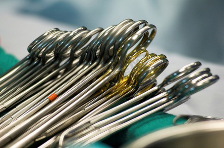 无菌手术夹的特写插图.工艺品五金