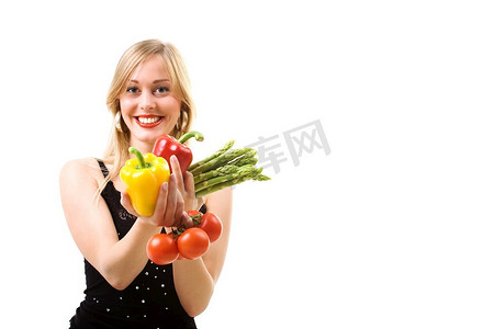 水果和蔬菜摄影照片_年轻的金发女子带着水果和蔬菜