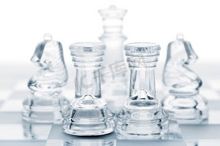 一组棋子是保卫国王，从白色切割而成