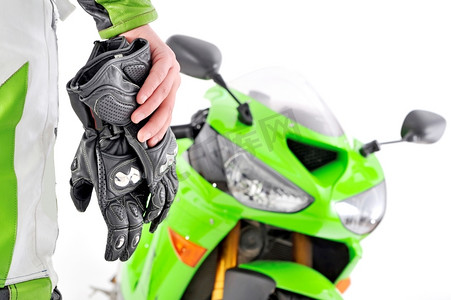 带碳和自行车的摩托车手套