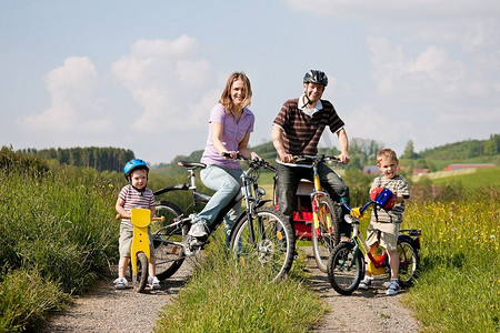 体育家庭摄影照片_ 家庭，自行车，自行车，活动