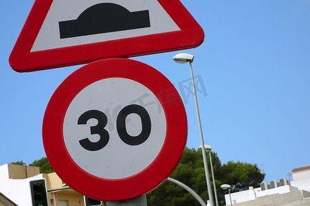 西班牙，30号速度标志。