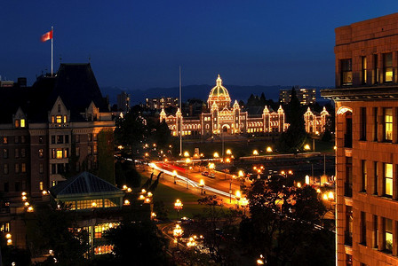 维多利亚和锐利的夜景；S立法大楼，加拿大。
