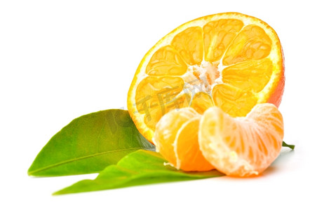 新鲜的柑橘被隔离在白色上