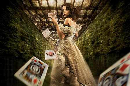 老式女魔术师掷扑克牌