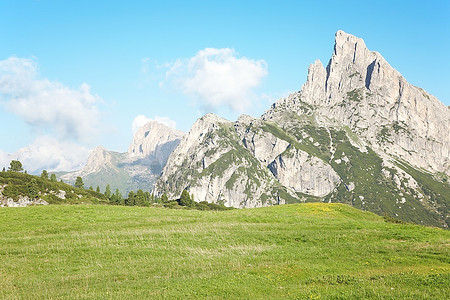 意大利特伦蒂诺白云岩山脉的山脉景观。