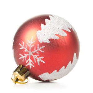 白色背景剪下的圣诞装饰球