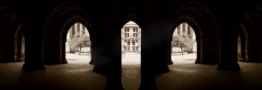 拱门犹他州拱门国家公园壁纸摄影照片_格拉斯哥大学建筑的全景构图。