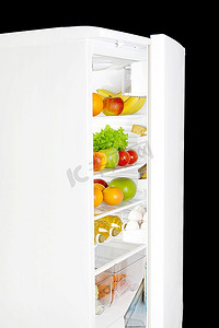 冰箱里装满了水果和其他有用的食物