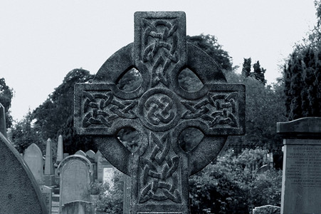 凯尔特十字架墓碑。