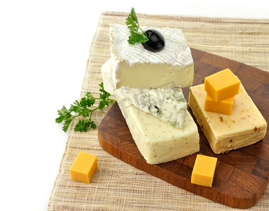 在砧板上的奶酪分类
