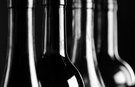 抽象的瓶子形状，黑白版本