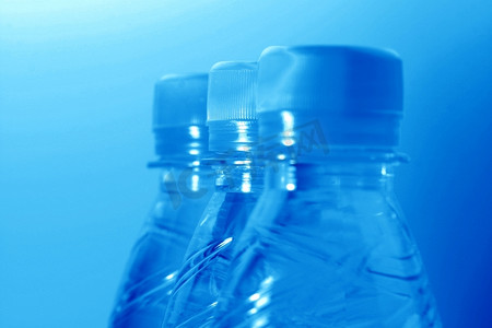 瓶装清凉蓝色水