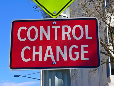 控制中心更改街道指示牌。