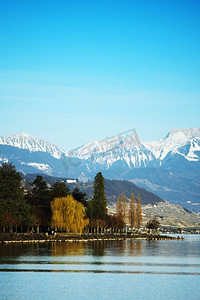 日出时的日内瓦湖景