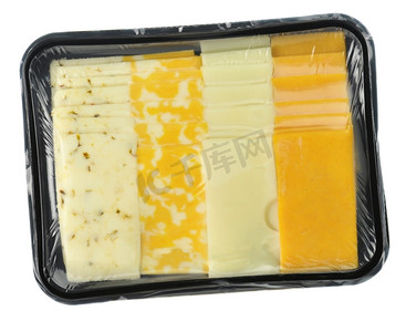 真空包装中的奶酪托盘切片