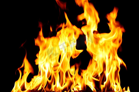 地狱火焰火在黑色背景上接近火焰特效篝火