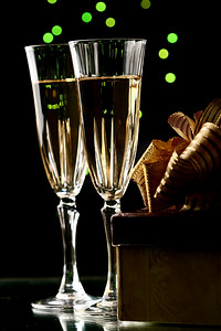 恭喜摄影照片_节日贺卡、金色香槟和礼品